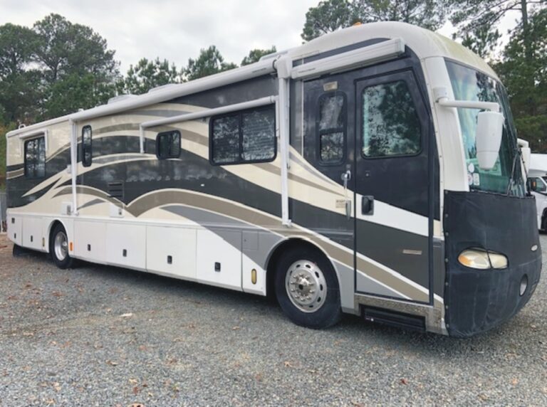 2002 Fleetwood Revolution M-38B